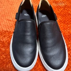 UGG Women's Alameda Slip on Sneaker